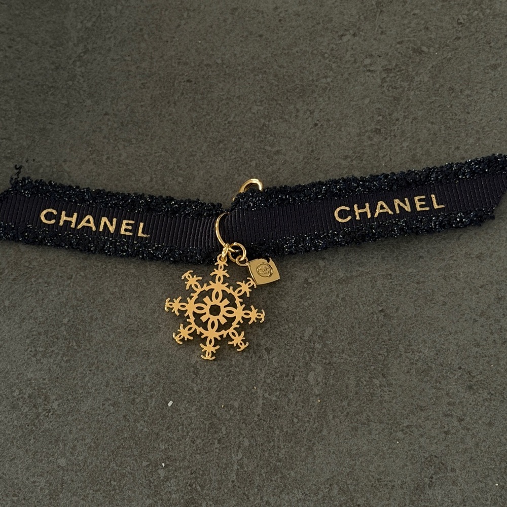 CHANEL Beauty Charm - Picture 5 of 5